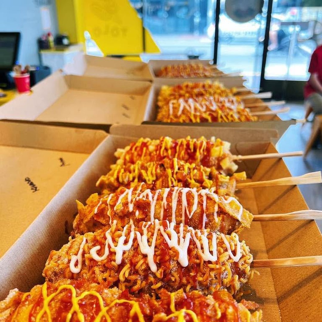 Yolo Hotdogs logo
